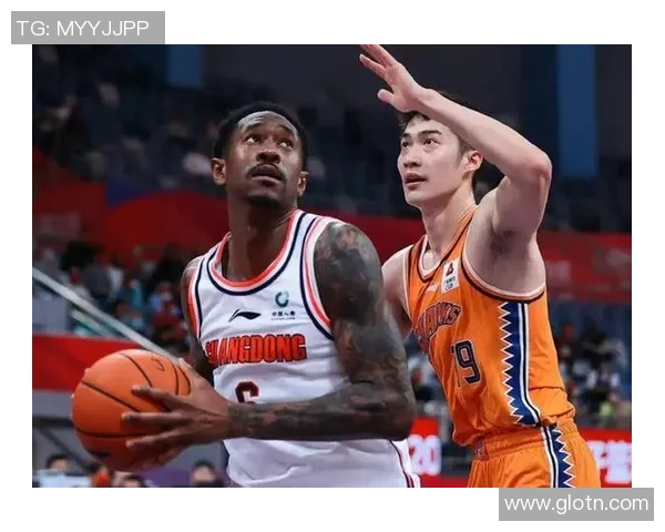 马尚布鲁克斯的篮球之路：从新秀到明星的成长历程与挑战